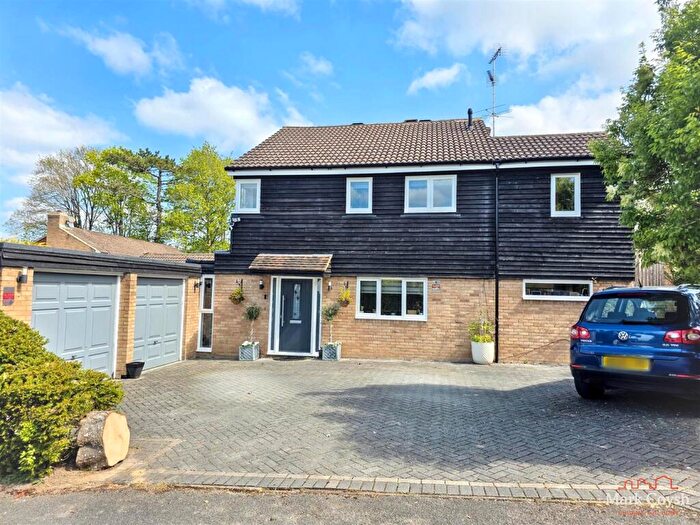 4 Bedroom Detached House For Sale In Heymede, Leatherhead, KT22