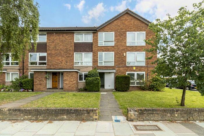2 Bedroom Flat To Rent In Percy Road, Hampton, TW12