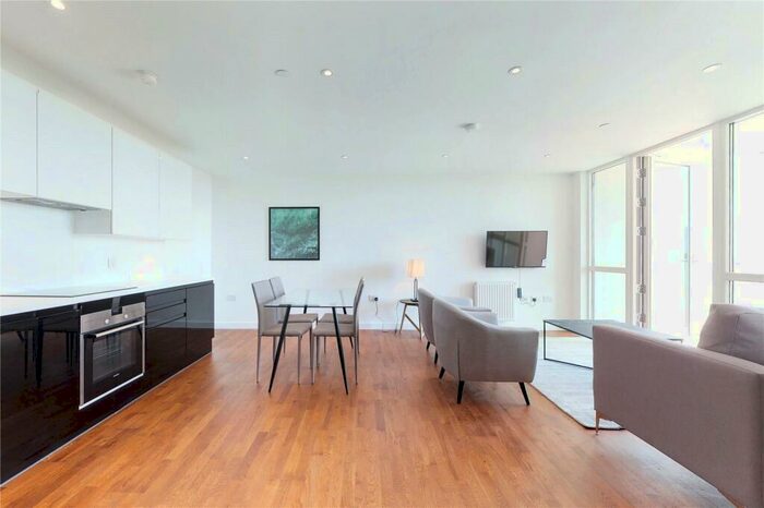 3 Bedroom Flat To Rent In Discovery Tower, London, E16