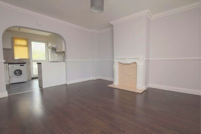 2 Bedroom End Of Terrace House To Rent In Hewett Road, Dagenham, Essex, RM8