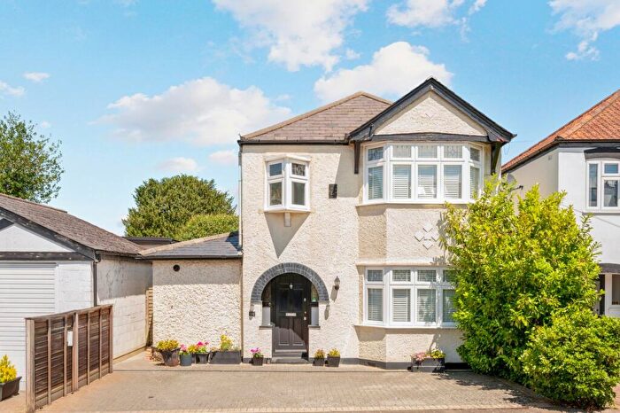 3 Bedroom Detached House For Sale In Endsleigh Gardens, Hersham Village, KT12