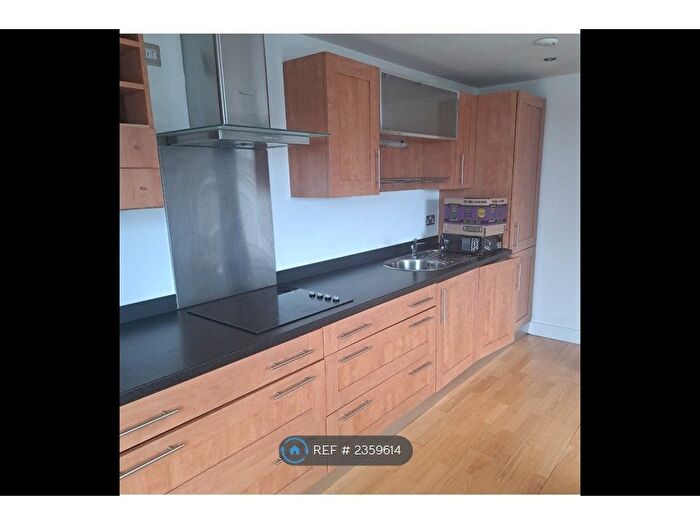 1 Bedroom Flat To Rent In Mcclintock House, Leeds, LS10