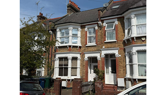 1 Bedroom Flat For Sale In Ground Floor Flat, Macdonald Road, Friern Barnet, London, N11
