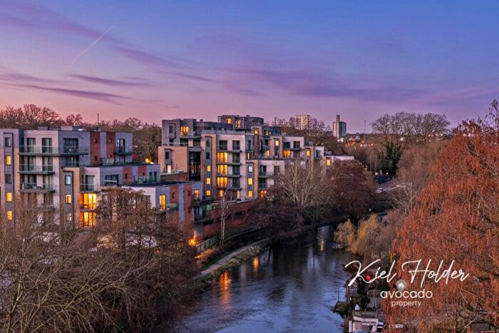 2 Bedroom Apartment To Rent In Riverside View, Premium Apartments In Central Reading, RG1