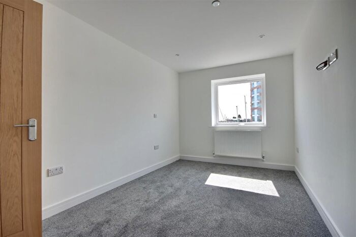 2 Bedroom Flat For Sale In Mumby Road, Gosport, PO12