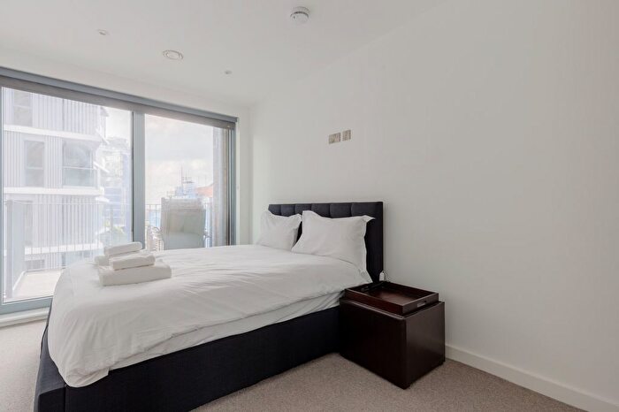 2 Bedroom Flat To Rent In York Road, London, Surrey ., SW11