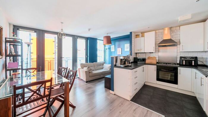 2 Bedroom Flat For Sale In Taylor Place, London, E3