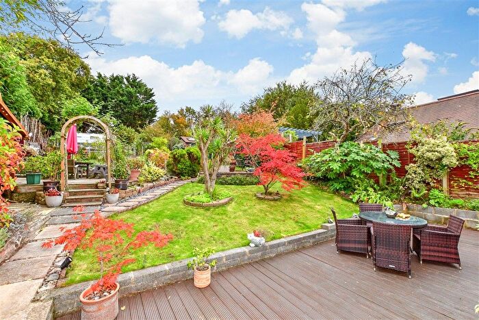 4 Bedroom Detached Bungalow For Sale In Stakes Hill Road, Waterlooville, Hampshire, PO7