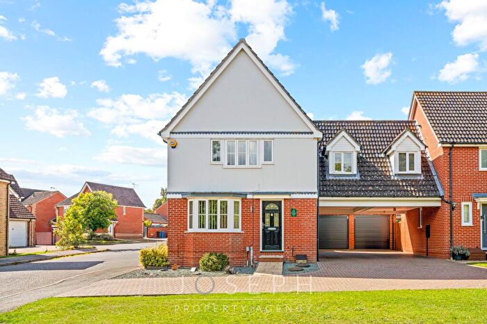 3 Bedroom Link Detached House For Sale In Skipper Road, Pinewood, IP8