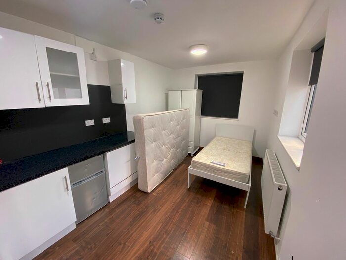 Studio To Rent In Chalvey Road East, Slough, SL1