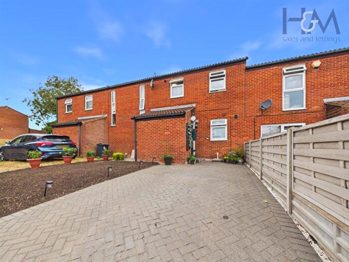 3 Bedroom Terraced House For Sale In Hopton Road, Stevenage, Hertfordshire, ., SG1