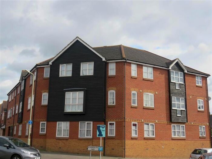 2 Bedroom Flat To Rent In Riverbank Way, Ashford, TN24