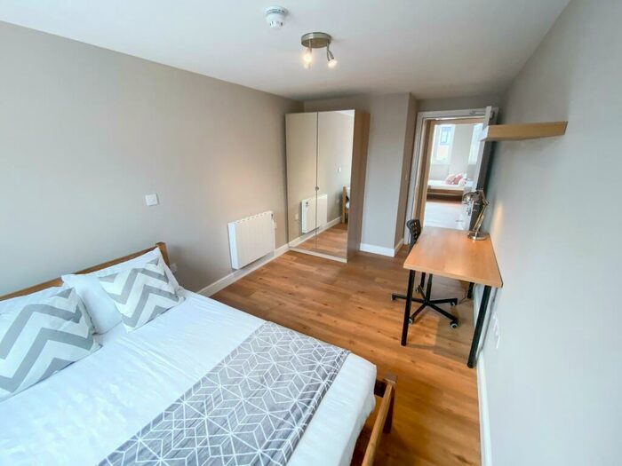 7 Bedroom Flat To Rent In Hardman Street, L1