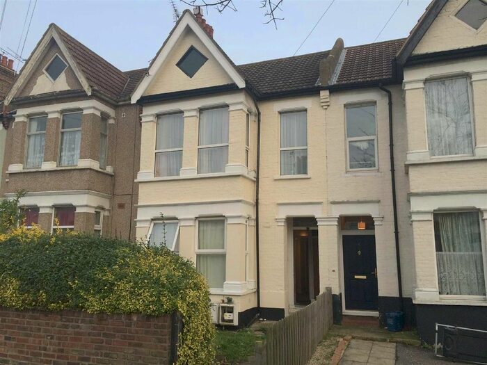2 Bedroom Flat To Rent In Cheltenham Road, Southend On Sea, SS1