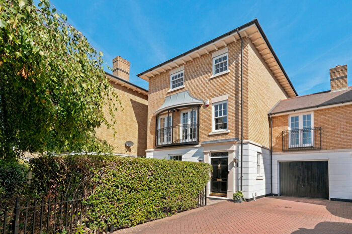 5 Bedroom Link Detached House For Sale In Pewterers Avenue, Bishop's Stortford, Hertfordshire, CM23