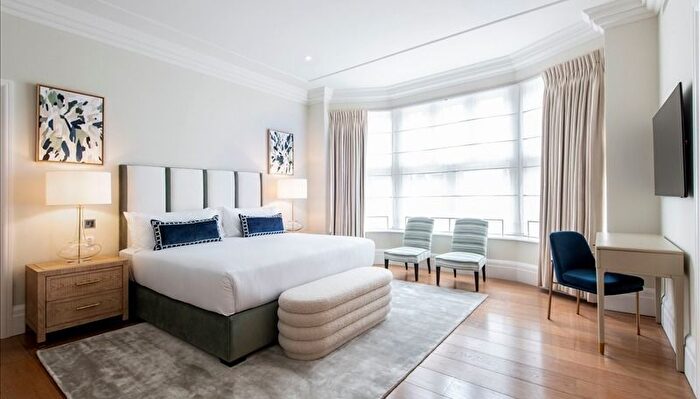 3 Bedroom Flat To Rent In Duke Street, Mayfair, W1K