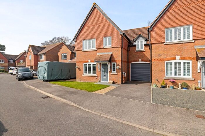 3 Bedroom Semi-Detached House For Sale In The Oaks, Aldwick, Bognor Regis, West Sussex, PO21