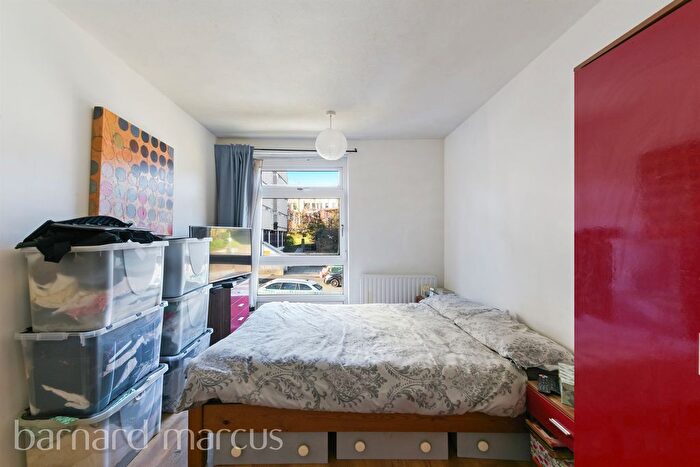 1 Bedroom Flat For Sale In Bell Drive, London, SW18