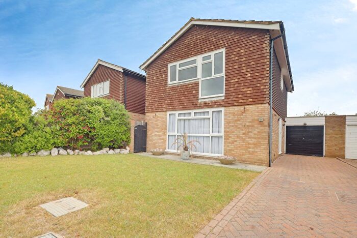 4 Bedroom Detached House For Sale In Fortescue Chase, Southend-On-Sea, SS1