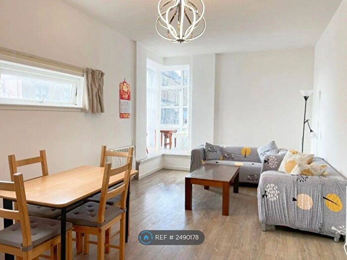 2 Bedroom Flat To Rent In Great Western Road, Glasgow, G12