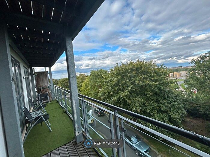 2 Bedroom Flat To Rent In Vantage Point, Greenhithe, DA9