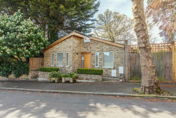 3 Bedroom Bungalow To Rent In Thurlby Road, London, SE27