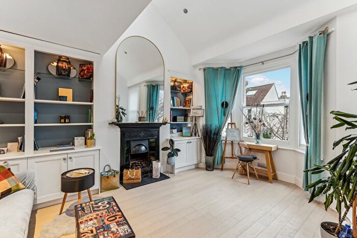 2 Bedroom Flat To Rent In Bronsart Road, Fulham, SW6