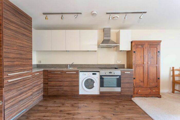 Studio To Rent In Southbridge Way, Southall, UB2