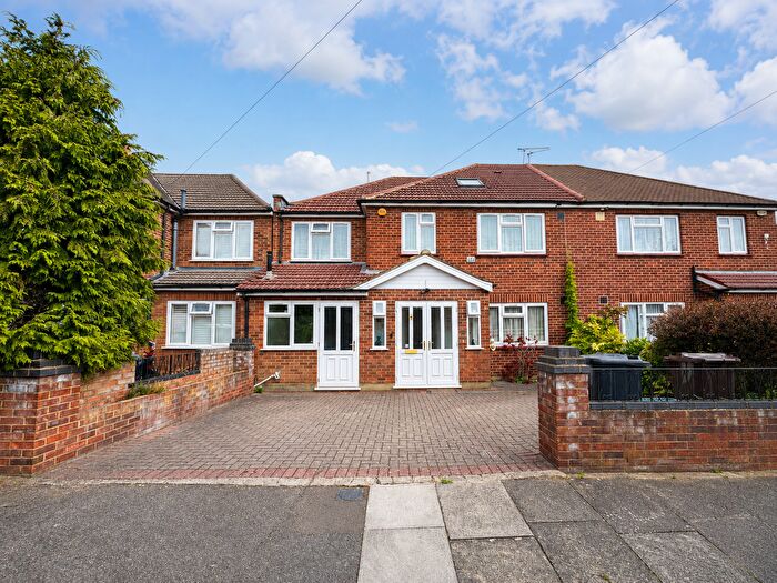 5 Bedroom Semi Detached House For Sale In Ditton Road, Southall, UB2