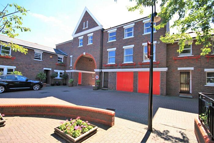 5 Bedroom Semi-Detached House To Rent In Lockesfield Place, London, E14