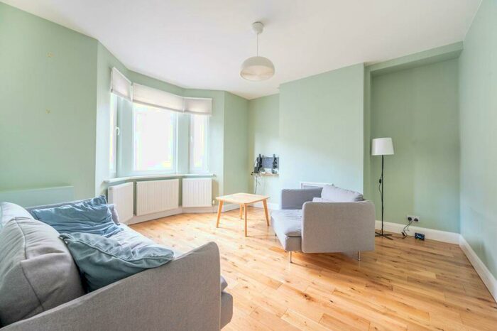 3 Bedroom House To Rent In Eve Road, Stratford, London, E15