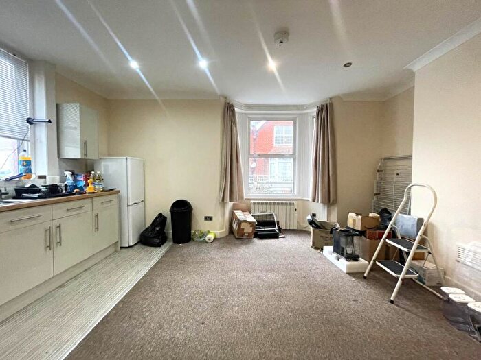 1 Bedroom Flat To Rent In St Aubyns Road, Eastbourne, BN22