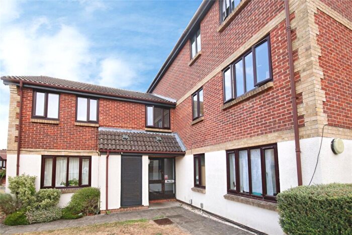 2 Bedroom Apartment For Sale In Pyegrove Chase, Bracknell, Berkshire, RG12