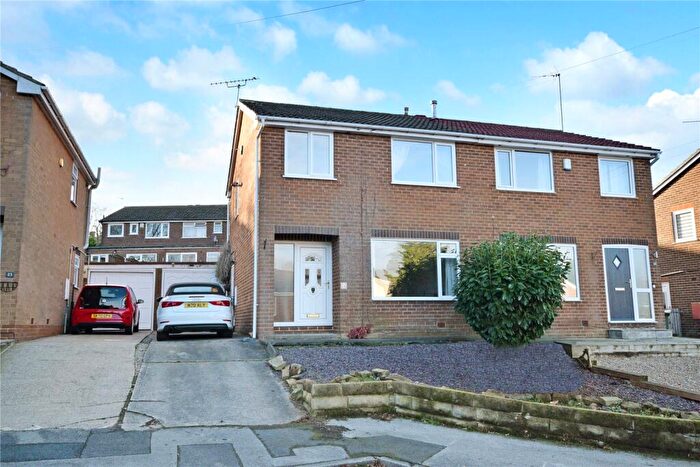 3 Bedroom Semi-Detached House To Rent In Springbank Avenue, Gildersome, Morley, Leeds, LS27