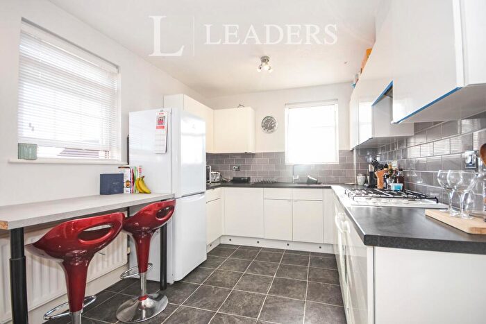 2 Bedroom Apartment To Rent In Bryant Link, Springfield, CM2