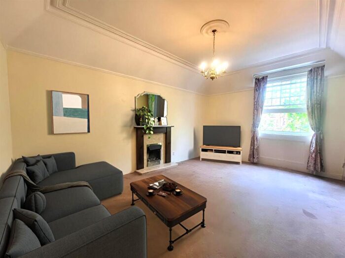 1 Bedroom Flat To Rent In Lyndhurst Gardens, Belsize Park, NW3
