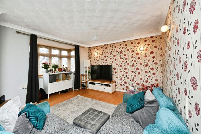 3 Bedroom Semi Detached House For Sale In Baranscraig Avenue, Brighton, BN1