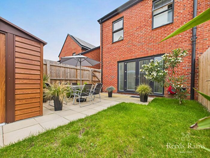 3 Bedroom End Of Terrace House For Sale In Imperial Way, Hull, East Yorkshire, HU9