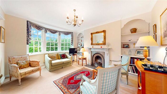 2 Bedroom Apartment For Sale In South Grove, London, N6