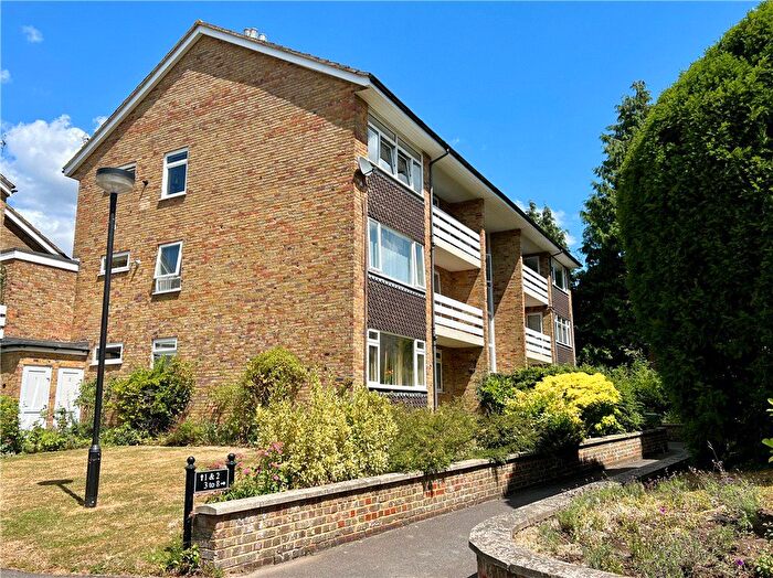 2 Bedroom Flat For Sale In Warren Road, Guildford, Surrey, GU1