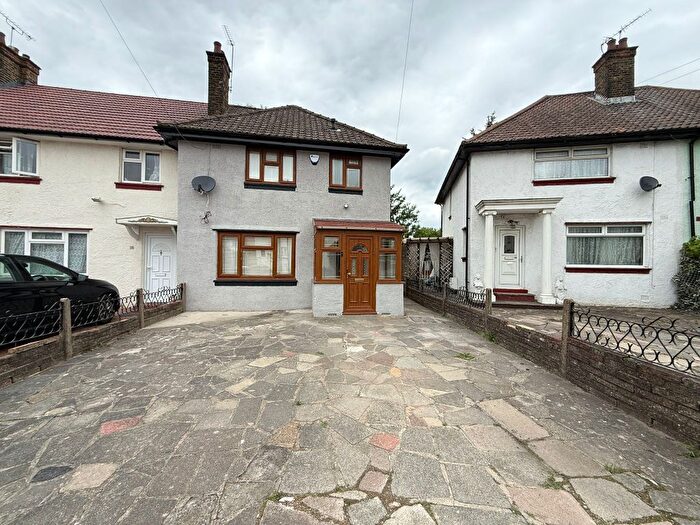 3 Bedroom Semi-Detached House To Rent In Severn Way, Dollis Hill, Willesden, NW10