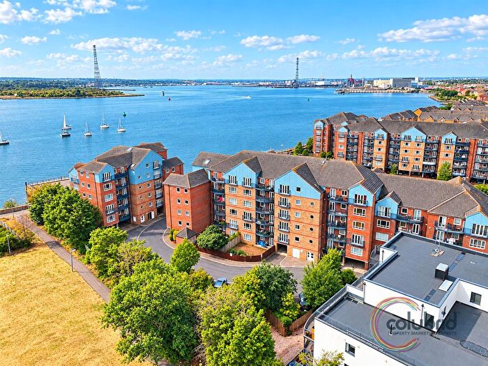 2 Bedroom Flat For Sale In Argent Street, Grays, RM17