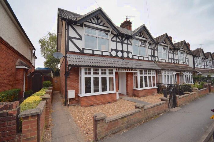 2 Bedroom Flat To Rent In York Road, Woking, GU22