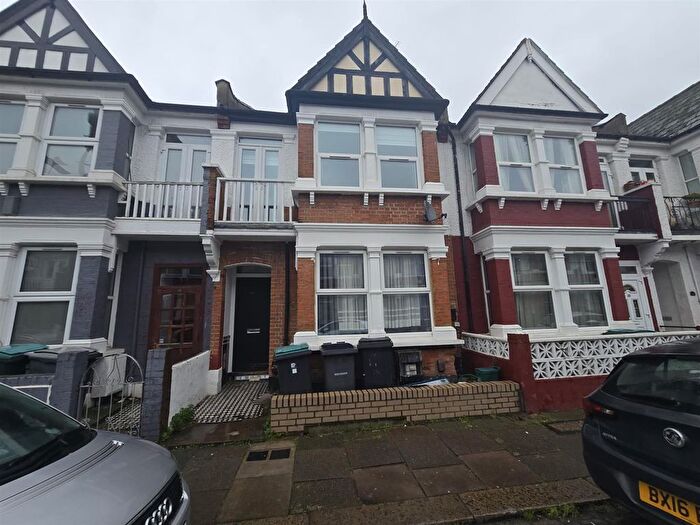 2 Bedroom Flat To Rent In St. Margarets Avenue, London, N15