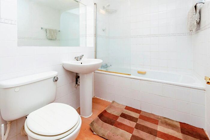 1 Bedroom Apartment For Sale In Ray Park Avenue, Maidenhead, SL6