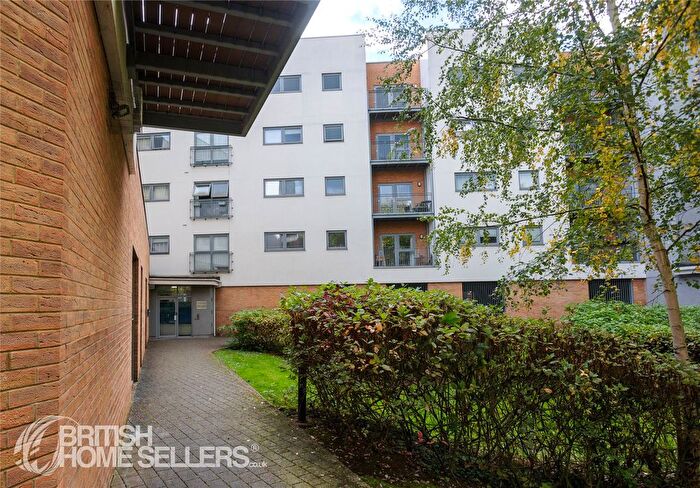 2 Bedroom Flat For Sale In Sovereign Way, Tonbridge, Kent, TN9