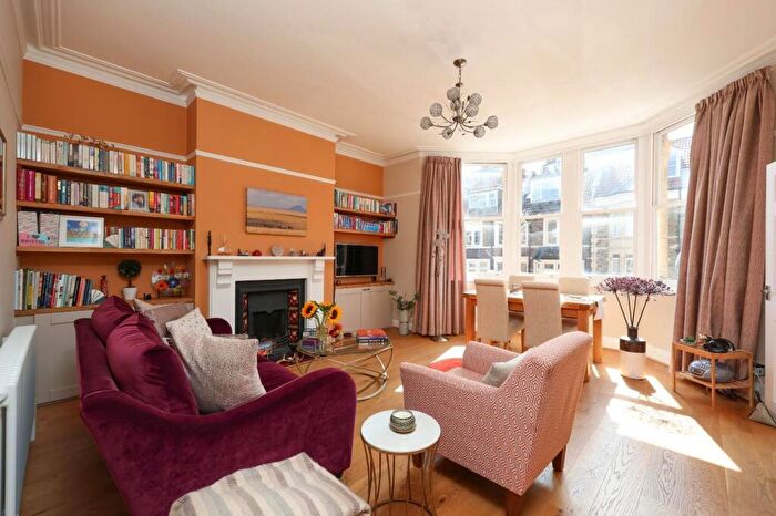 2 Bedroom Flat For Sale In Cotham Vale, Bristol, BS6