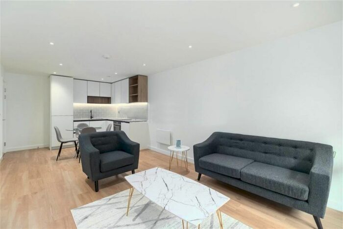 2 Bedroom Flat To Rent In Fairbank House, Beaufort, NW9