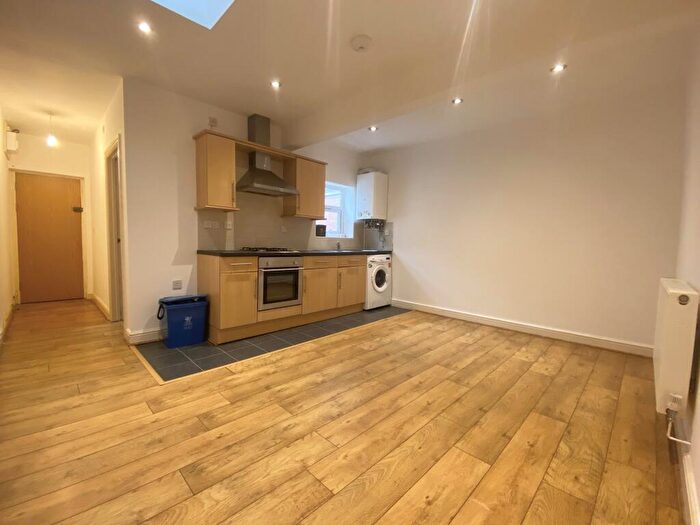 1 Bedroom Flat To Rent In Carlisle Street, Splott, Cardiff, CF24