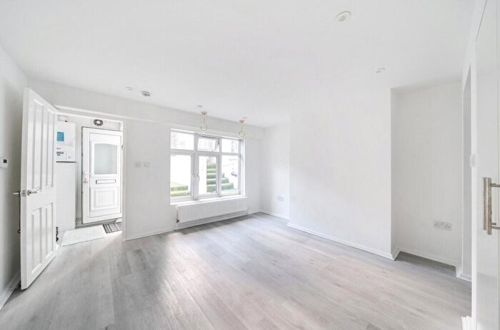 1 Bedroom Apartment To Rent In Portland Road, London, SE25